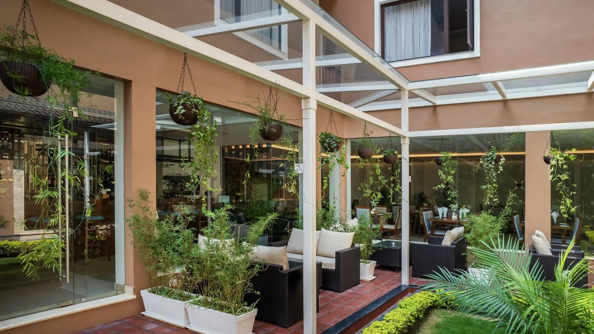 Hotel Thrive, A Tropical Courtyard Катманду