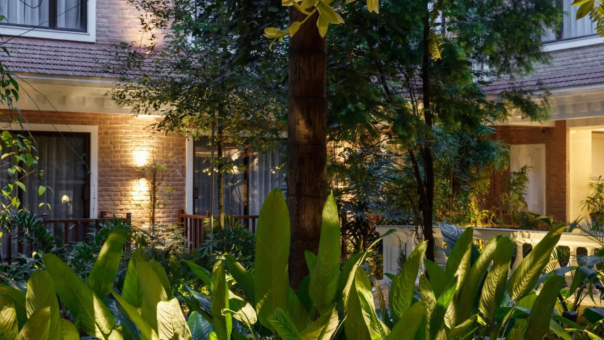 Hotel Thrive, A Tropical Courtyard Катманду